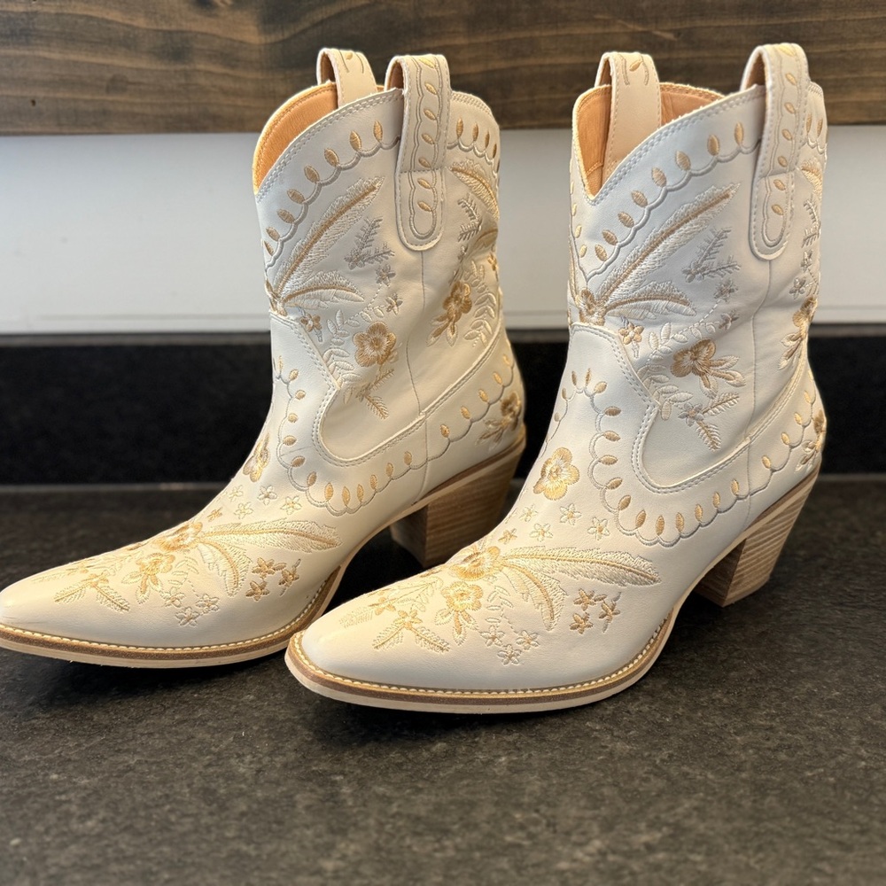 Mi.iM Cream Floral Embroidered Heeled Boots